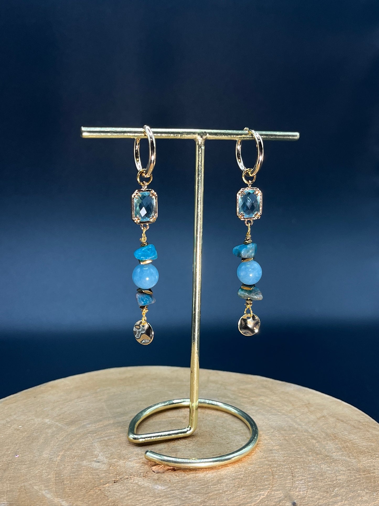 Oorbellen: Goudkleurige RVS Ringetjes met Lange Blauwe Hanger