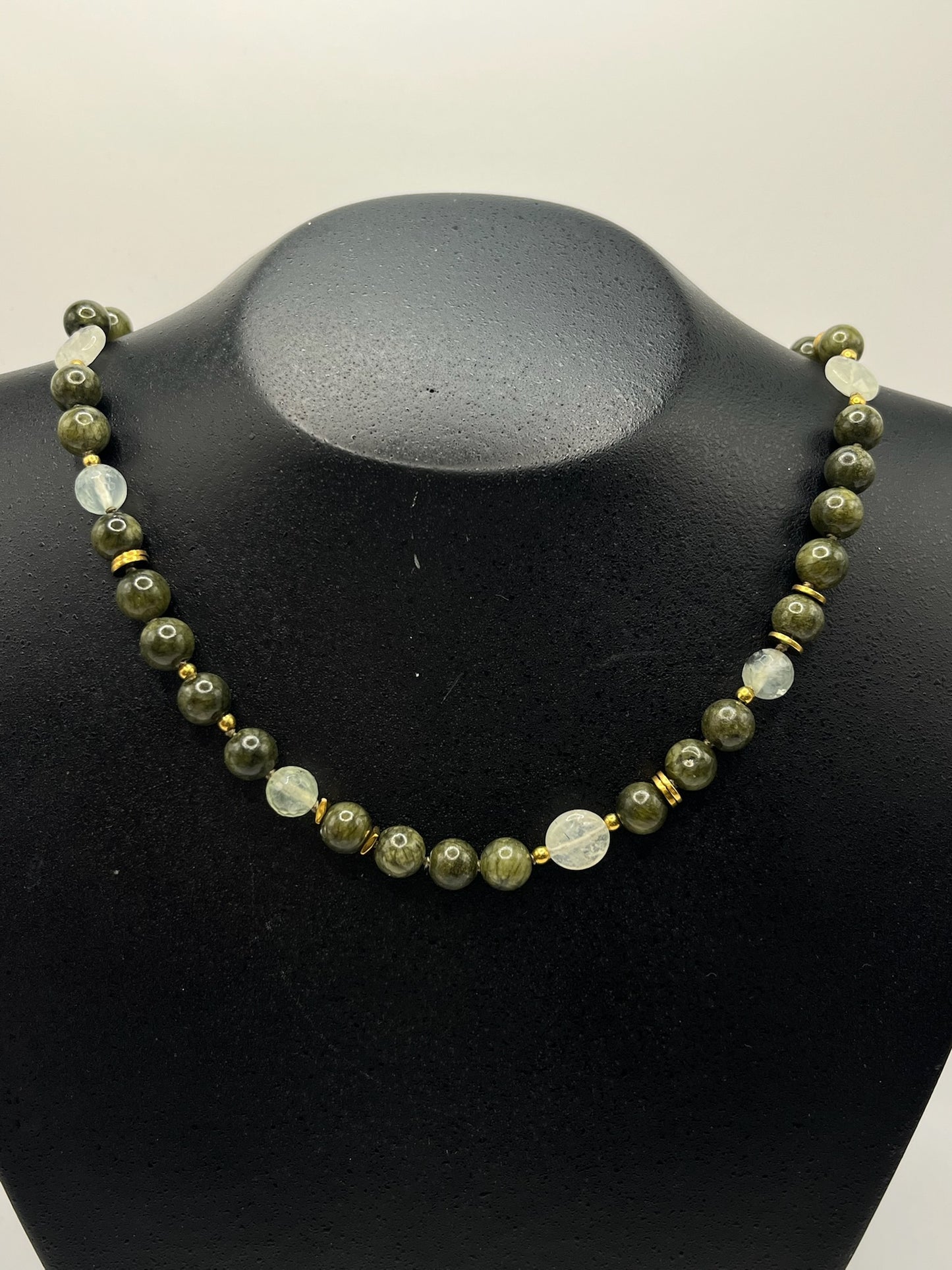 Ketting van Groene Jade, Prehniet & Hematiet | Geknoopt op Koord