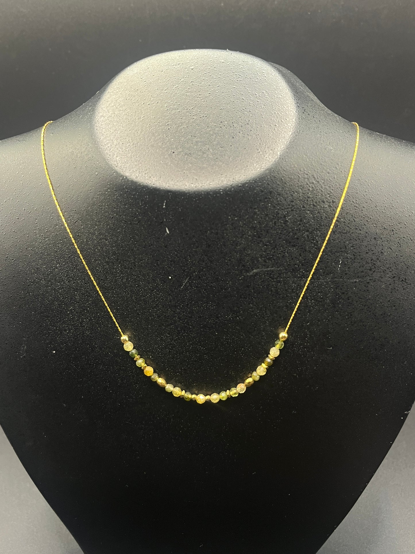 Ketting Groene Tourmalijn met Hematiet op Goudkleurige RVS ketting geregen