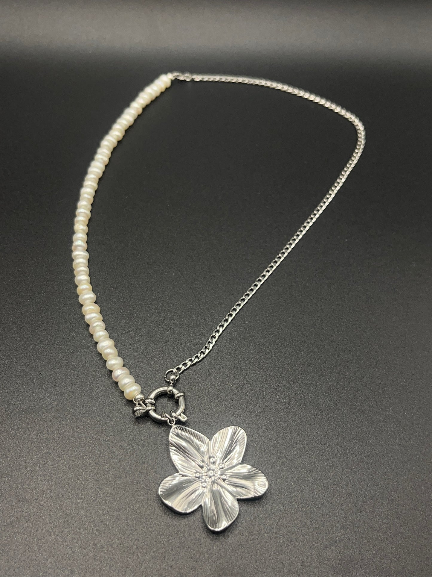 Ketting Bloem & Zoetwater Parel