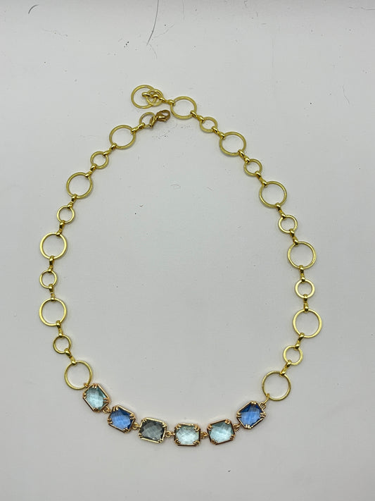 Ketting met blauwe glasconnectors facet geslepen.